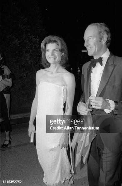 American former First Lady Jacqueline Kennedy and museum curator and director Thomas Hoving attend the Glory of Russian Costume Exhibition, held in...