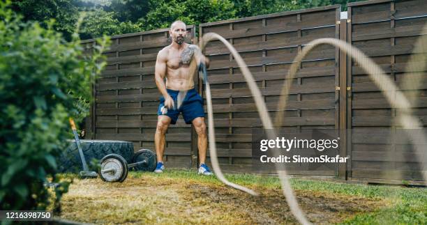 Men Blasting Ropes Battling Rope Photos and Premium High Res Pictures - Getty Images