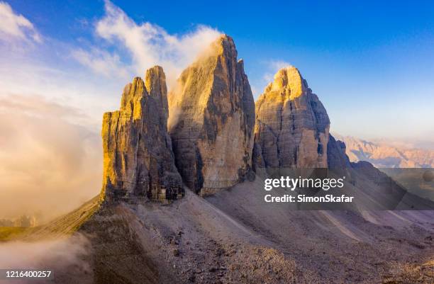 tre cime di lavaredo - sito patrimonio dell'umanità unesco foto e immagini stock