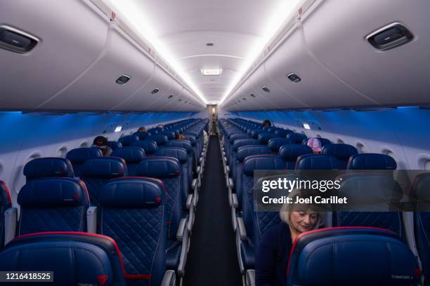 flying in the time of covid-19 - delta stock pictures, royalty-free photos & images