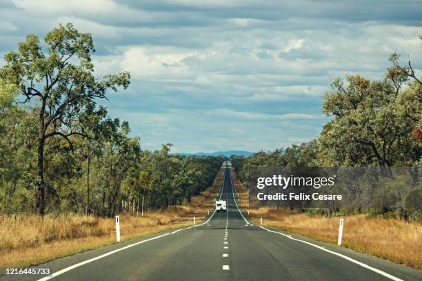 caravan from behind on the road, diminishing perspective. - outback stock-fotos und bilder