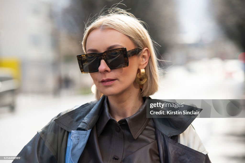 Street Style  - Paris Fashion Week - Womenswear Fall/Winter 2020/2021 : Day Three