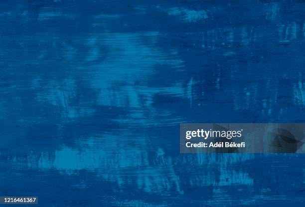 blue metal background - achtergrond krijtbord blauw stockfoto's en -beelden