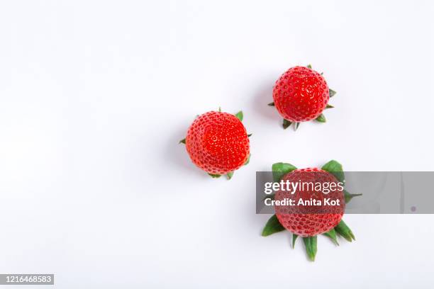 strawberries - erdbeeren freisteller stock-fotos und bilder