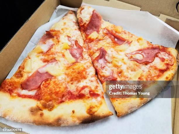 hawaiian pizza - hawaiian pizza stock pictures, royalty-free photos & images
