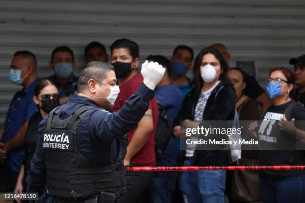 Police officer reports that the facilities of the Plaza de la Tecnología de Monterrey will be closed to prevent the spread of the Coronavirus, on...