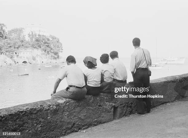 Wall overlooking Paraggi Beach, near the tourist resort of Portofino, Italy, August 1952. Original Publication : Picture Post - 6023 - unpub.