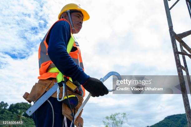 Scaffold Guys Ropes Rope Scaffolding Photos and Premium High Res Pictures - Getty Images