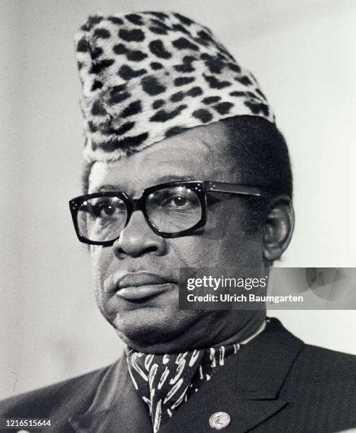 Mobutu Sese Seko, President of the Democratic Republic of Congo, visits Chacellor Kohl at the Federal Chancellery in Bonn.