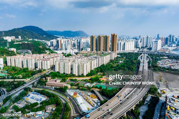 bloque de apartamentos abarrotados en hong kong - kowloon occidental fotografías e imágenes de stock