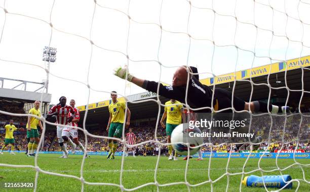 Kenwyne Jones of Stoke heads the equalising goal in the last minute as goalkeeper for Norwich, John Ruddy fails to save during the Barclay's premier...