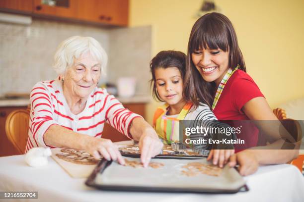 baking at home - great grandmother imagens e fotografias de stock