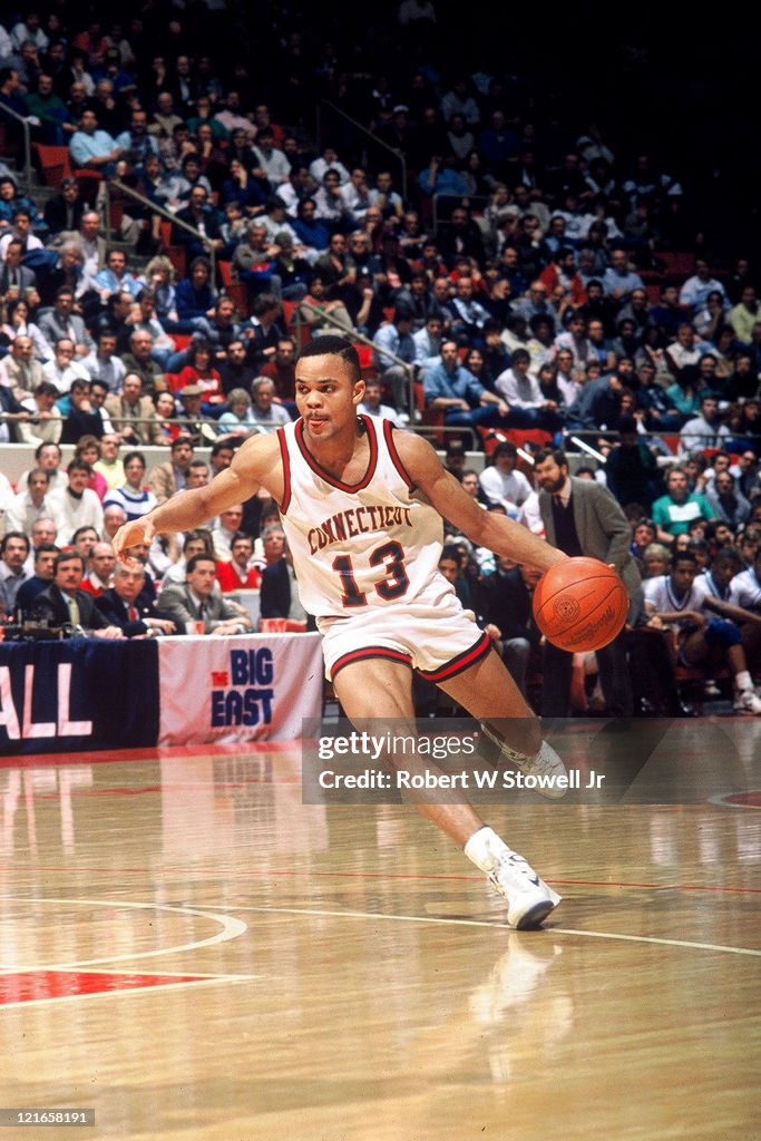 Chris Smith Heads Upcourt