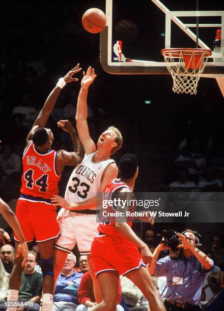 Chicago Bulls forward Horace Grant shoots as the Boston Celtics' Larry Bird contests, Hartford, Connecticut, 1989.