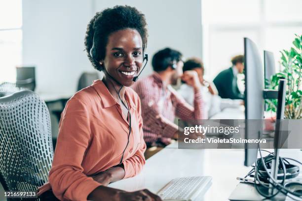 available for my next caller - call center agents imagens e fotografias de stock