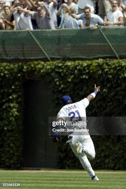 Cubs Sammy Sosa takes the field in the first waving to crowd. During the Chicago Cubs vs. Los Angeles Dodgers - August 16 Los aNGELES WON 10 - 5