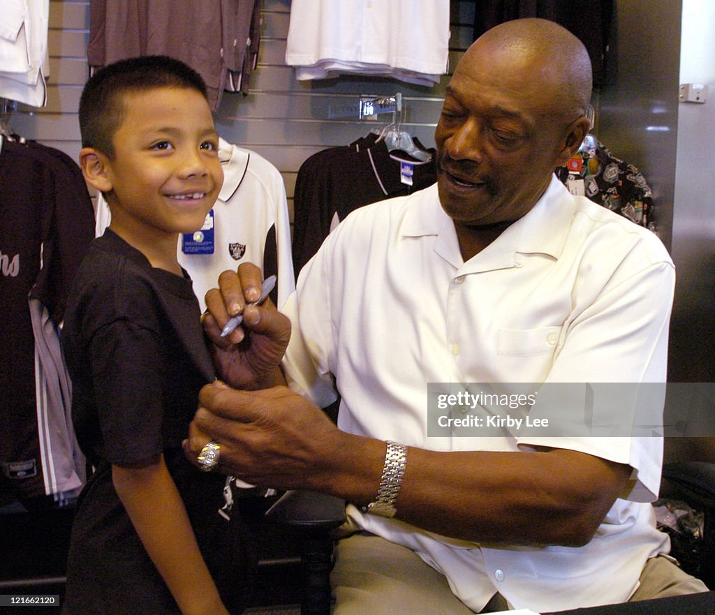 Former Oakland Raider Otis Sistrunk Autograph Signing