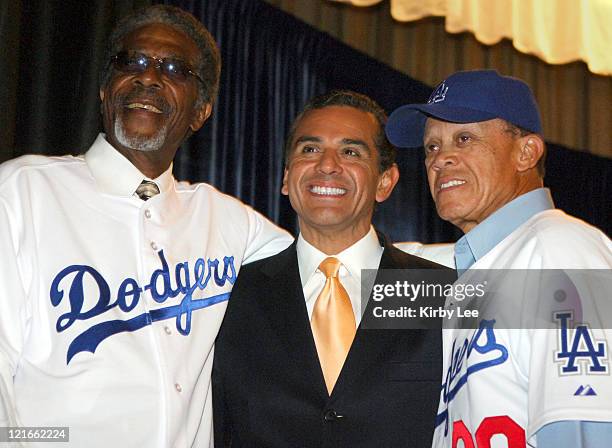 Los Angeles Mayor Antonio Villaraigosa poses with former Dodgers Willie Davis and Maury Wills at the Dodger Community Caravan at Roosevelt High in...