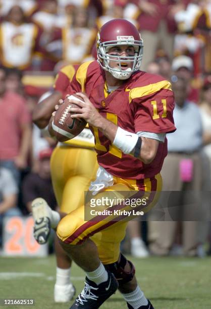 Quarterback Matt Leinart dropss back to pass during 23-17 victory over Cal at the Los Angeles Memorial Colsieum in Pac-10 Conference football game on...
