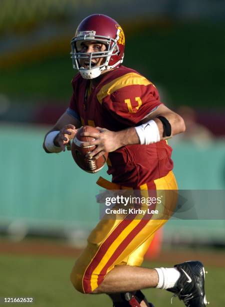 Quarterback Matt Leinart drops back to pass during 38-0 victory over Washington in Pacific-10 Conference football game at the Los Angeles Memorial...