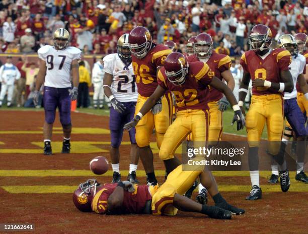 LenDale White is congratulated by Dominique Byrd and Chris McFoy after scoring on a 3-yard run in the third quarter of 38-0 victory over Washington...