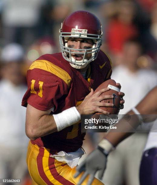 Quarterback Matt Leinart drops back to pass during 38-0 victory over Washington in Pacific-10 Conference football game at the Los Angeles Memorial...