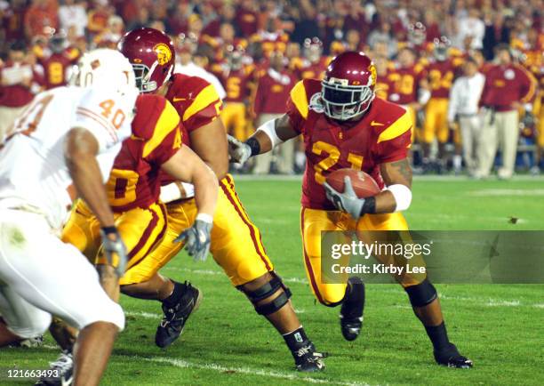 Running back LenDale White scores on a 4-yard touchdown run in the first quarter of 41-38 loss to Texas in the 2006 Rose Bowl game at the Rose Bowl...