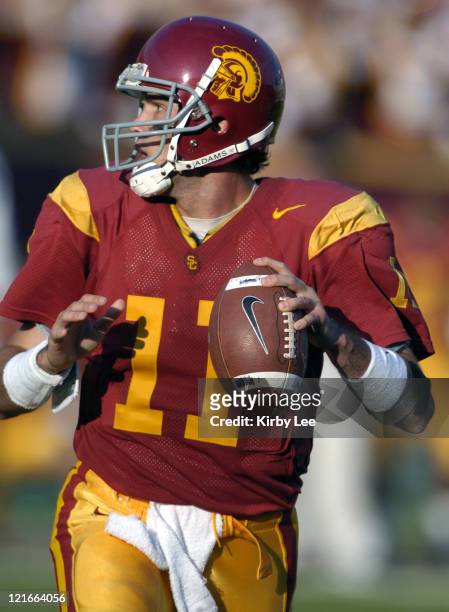 Quarterback Matt Leinart drops back to pass during 38-0 victory over Washington in Pacific-10 Conference football game at the Los Angeles Memorial...