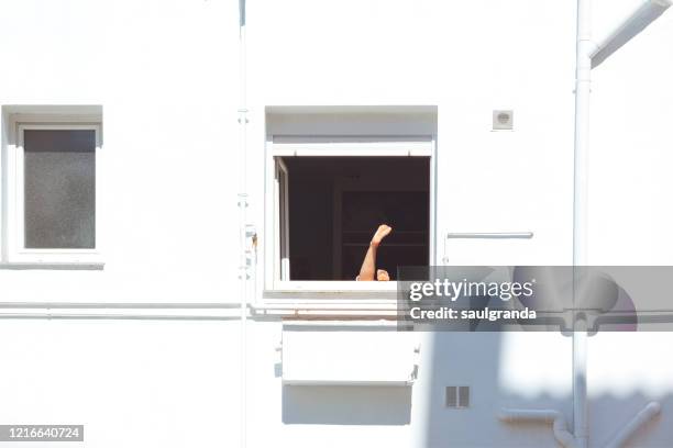 bare feet sticking out of a window on a sunny day - womans bare feet fotografías e imágenes de stock