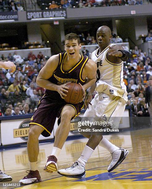 Kris Humphries drives past Kenneth Lowe in the first half of Minnesota's 63-52 win.
