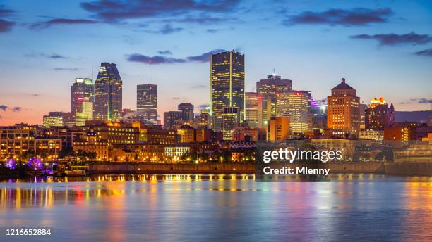 montreal skyscaper cityscape bij sunset twilight quebec canada - montreal stockfoto's en -beelden