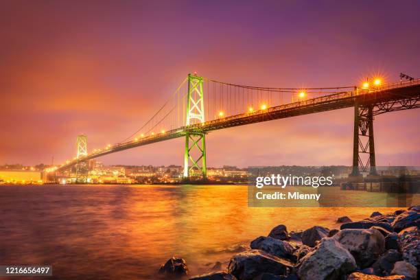 halifax angus l. macdonald bridge bei night nova scotia kanada - halifax nova scotia stock-fotos und bilder