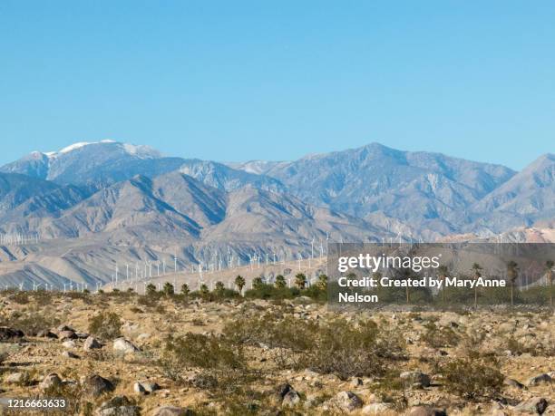 wind farm outside of palm springs - indio california stockfoto's en -beelden