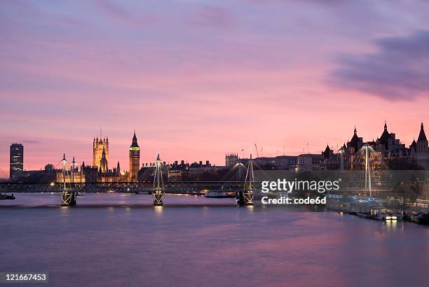 the embankment, london, uk, at sunset, pink sky, copy space - code pink stock pictures, royalty-free photos & images