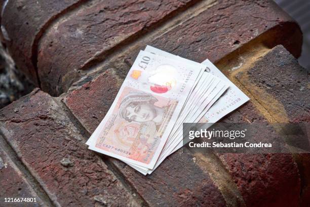 british pound banknotes, concept quarantine and recession. global economy hit by corona virus outbreak and pandemic - dieci foto e immagini stock