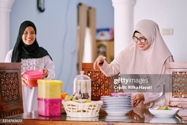 beautiful muslim preparing food during ramadan - muslims prepare for eid in indonesia stock pictures, royalty-free photos & images