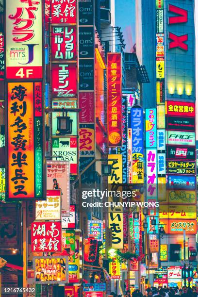 kabukicho in shinjuku district, tokyo, japan - prefeitura de tóquio imagens e fotografias de stock
