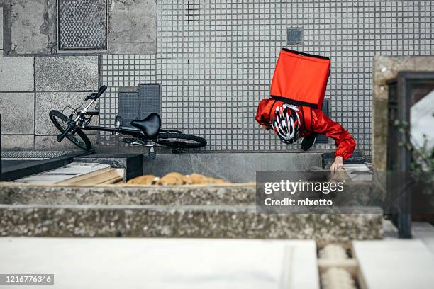 delivery man ringing the door bell with order - buenos aires food stock pictures, royalty-free photos & images