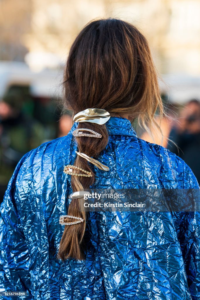 Street Style - Paris Fashion Week - Womenswear Fall/Winter 2020/2021 : Day Three