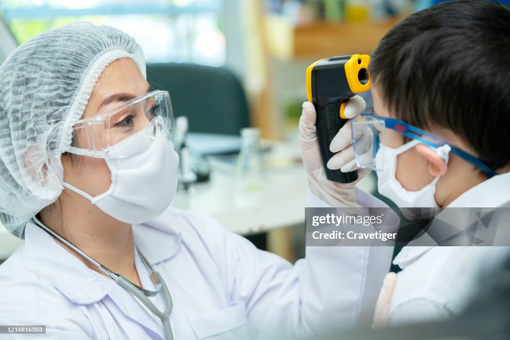 Doctors/dentist 're checking the temperature by use digital thermometer.