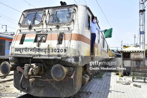 Shaheed Express Train Railway Guard Photos and Premium High Res Pictures - Getty Images