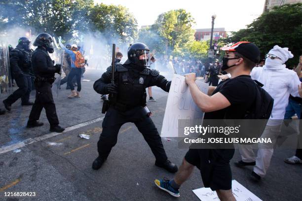 Police officers clash with protestors near the White House on June 1, 2020 as demonstrations against George Floyd's death continue. - Police fired...