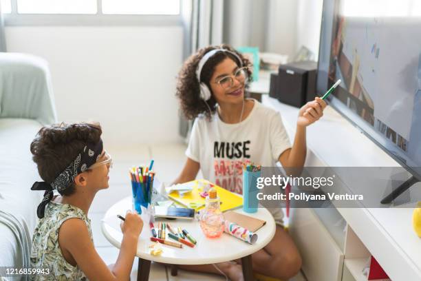 people watching video class online - smart tv stock pictures, royalty-free photos & images