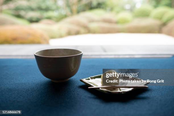 matcha tea set - japanese sweet stock-fotos und bilder