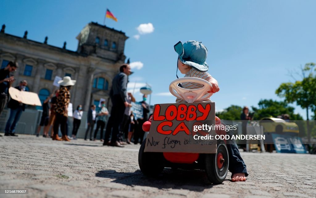 GERMANY-HEALTH-VIRUS-ECONOMY-AID-DEMO
