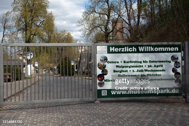 April 2020, Brandenburg, Rüdersdorf: The gate to the Rüdersdorf Museum Park is closed. Photo: Paul Zinken/dpa-Zentralbild/ZB