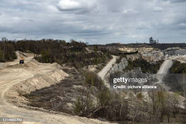 April 2020, Brandenburg, Rüdersdorf: View of the limestone mining area next to the Rüdersdorf Museum Park. Photo: Paul Zinken/dpa-Zentralbild/ZB