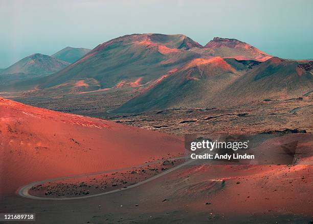 volcanic landscape of timanfaya volcano park - lanzarote stockfoto's en -beelden