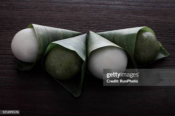 kusamochi,rice cake,japanese confectionery - kusa mochi stock pictures, royalty-free photos & images