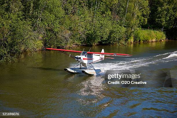 Float Aircraft 190 Float Plane Landing On Water Stock Photos, High-Res Pictures, and ...